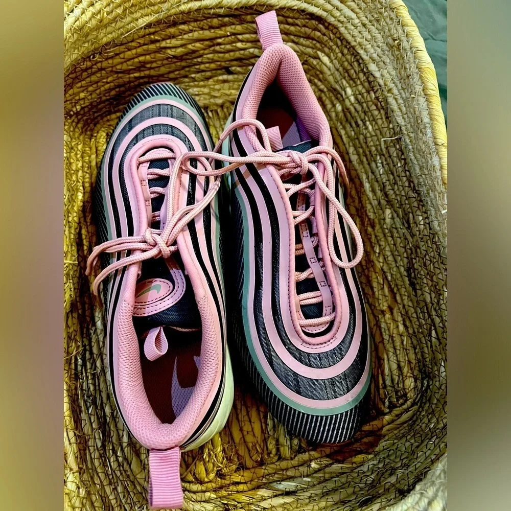 Size 7y (GS) - Nike Air Max 97 Ultra 17 Low Elemental Pink MINT